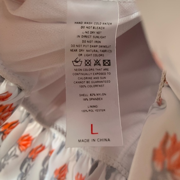 Ruffle lined flower print swim top size Large lined with removable cups - Picture 4 of 7